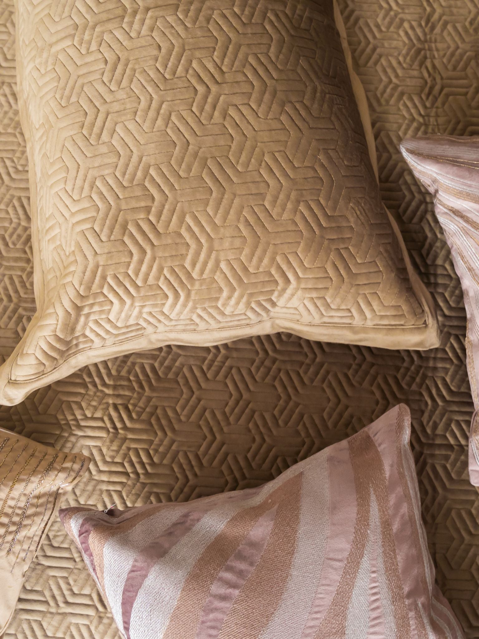 Zayne Rose Gold Velvet Trousseau Set (10 PC Set)
