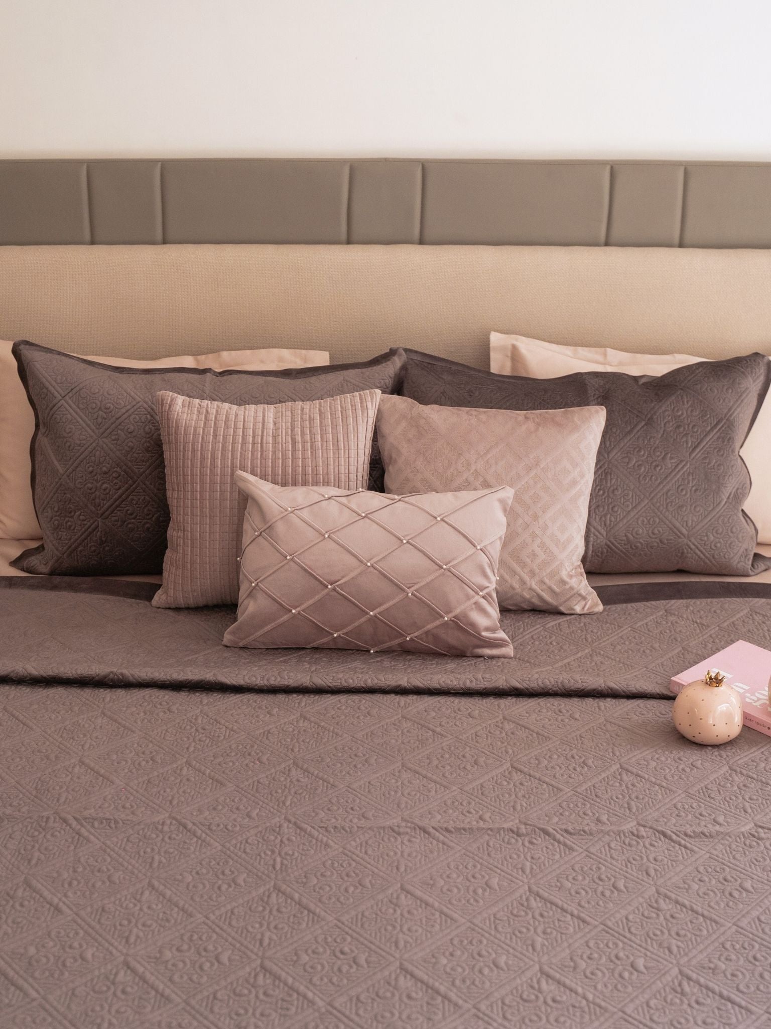 Fiona Mousse Velvet Trousseau Set (10 PC Set)