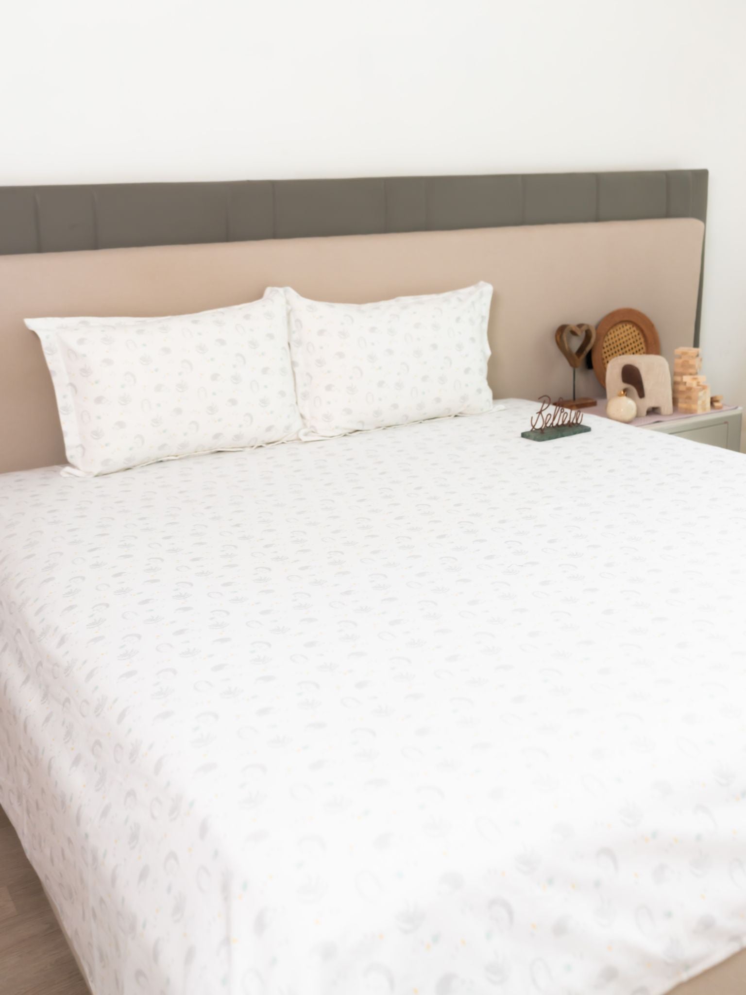Hedgie Ivory Printed Cotton Bedsheet Set