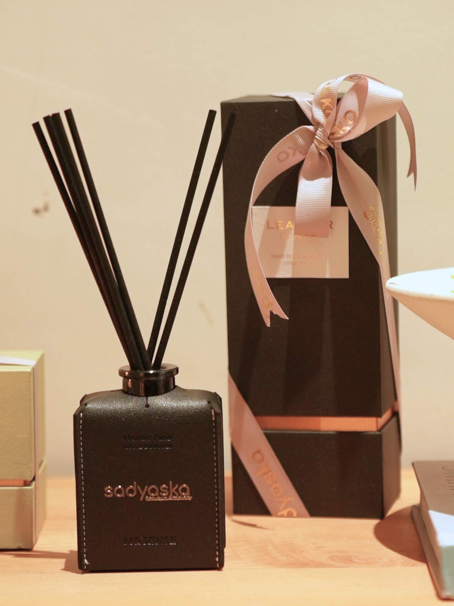 Sadyaska Nordic Pine Home Perfume Diffuser -Black Leather