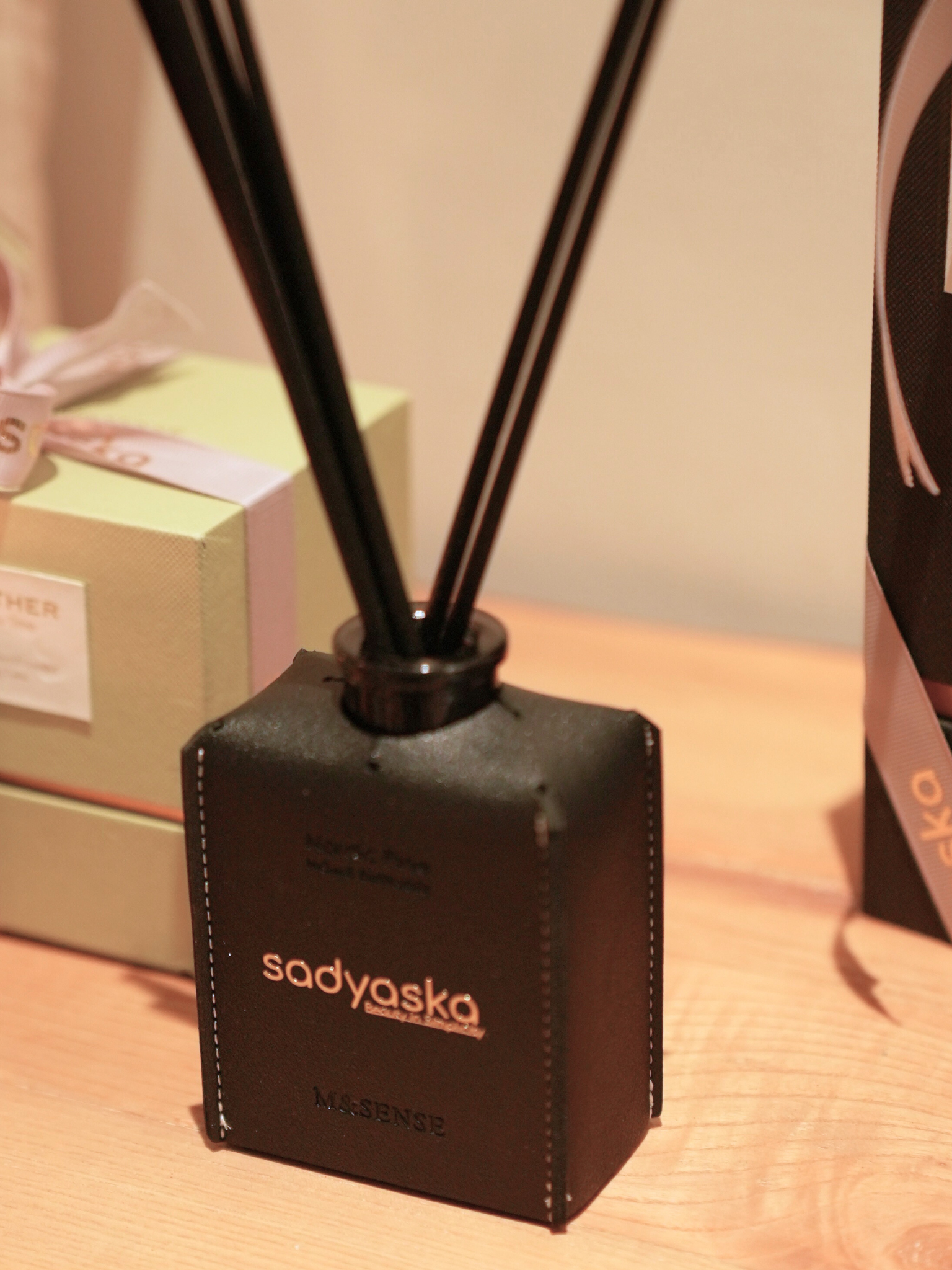 Sadyaska Nordic Pine Home Perfume Diffuser -Black Leather