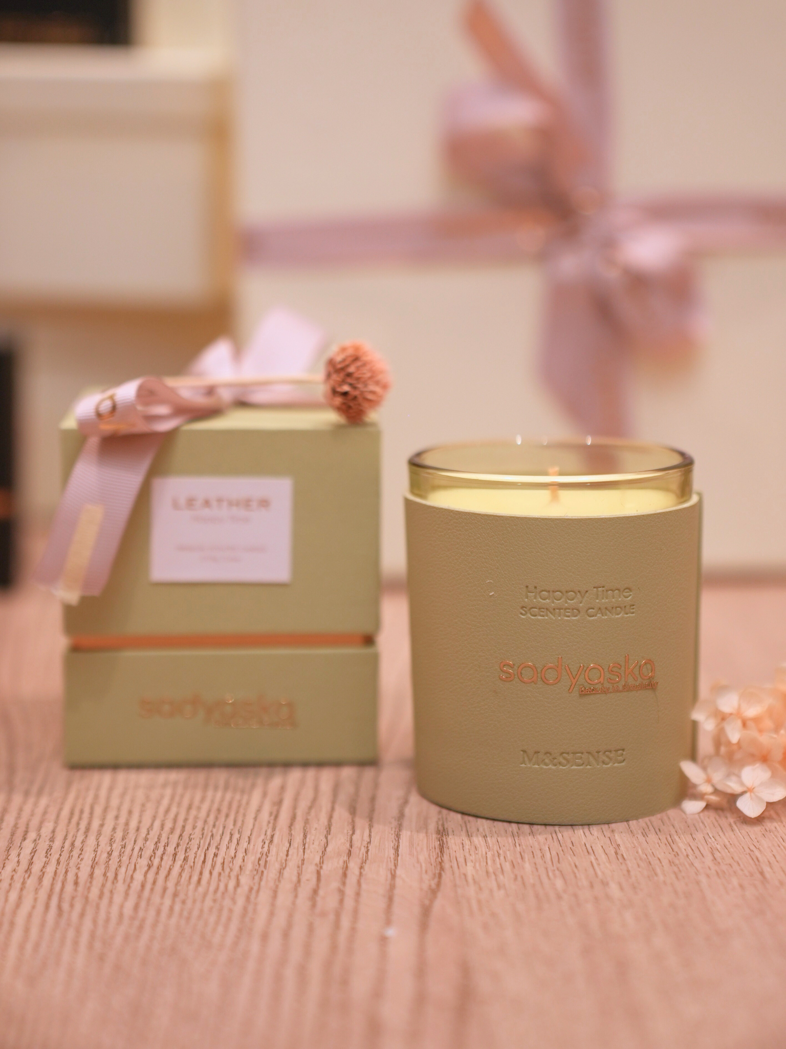 Sadyaska Happy Time Scented Candle -Green Leather