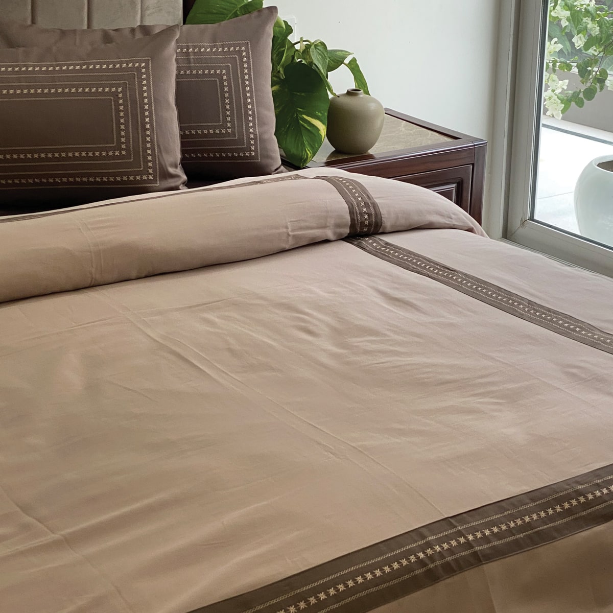 Bitsy Star Khaki and Buff Dreams Quilt Cover