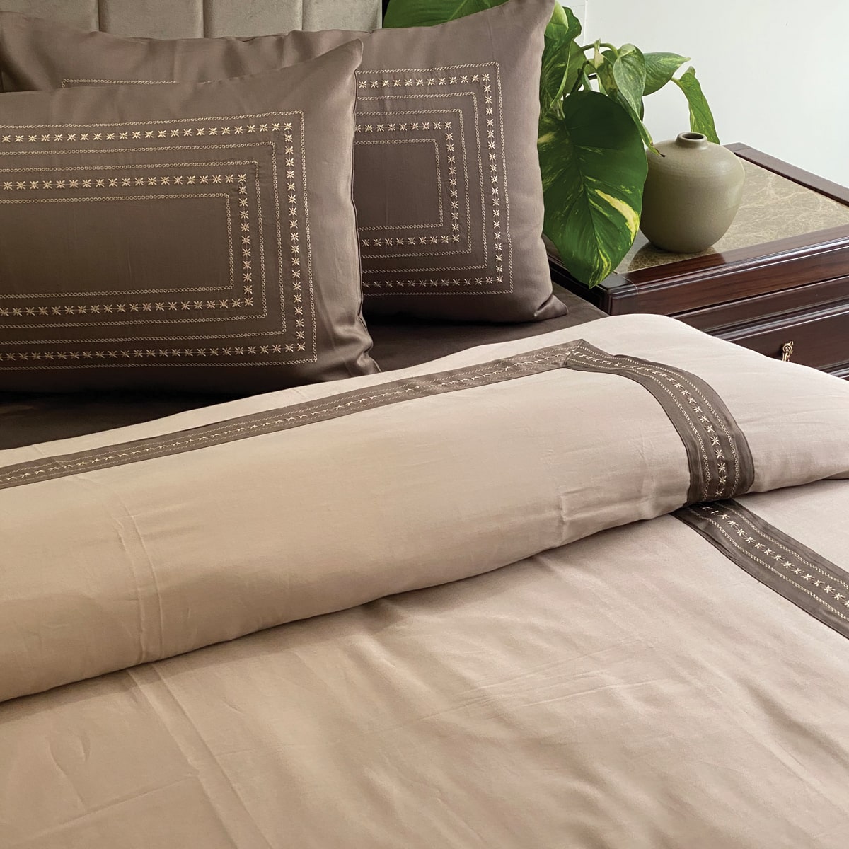 Bitsy Star Khaki and Buff Dreams Quilt Cover