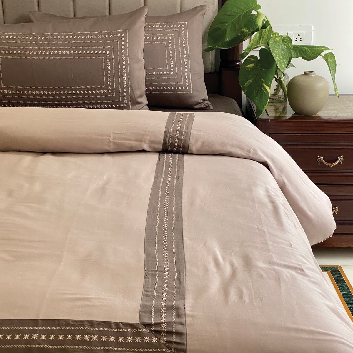 Bitsy Star Khaki and Buff Dreams Quilt Cover