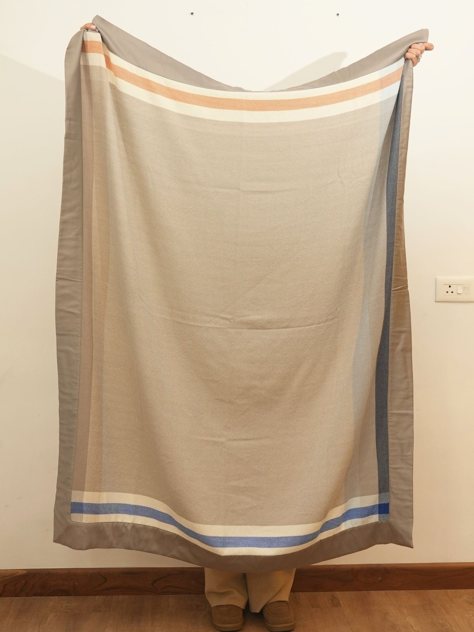 Mocha Cashmere Woolen Throw