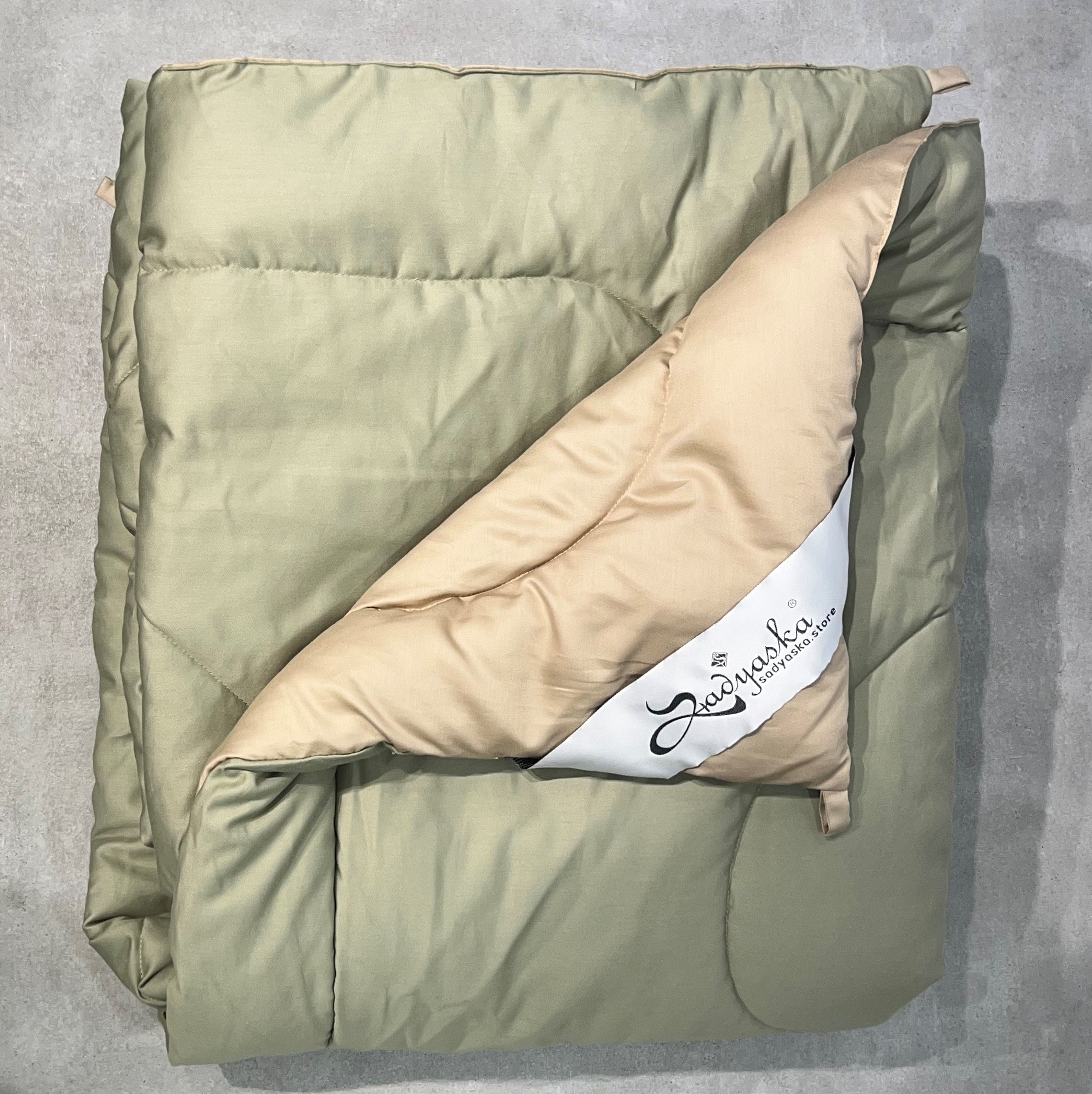 Forest Green and Sand 1000TC Cotton Rich Reversible Downfill Quilt
