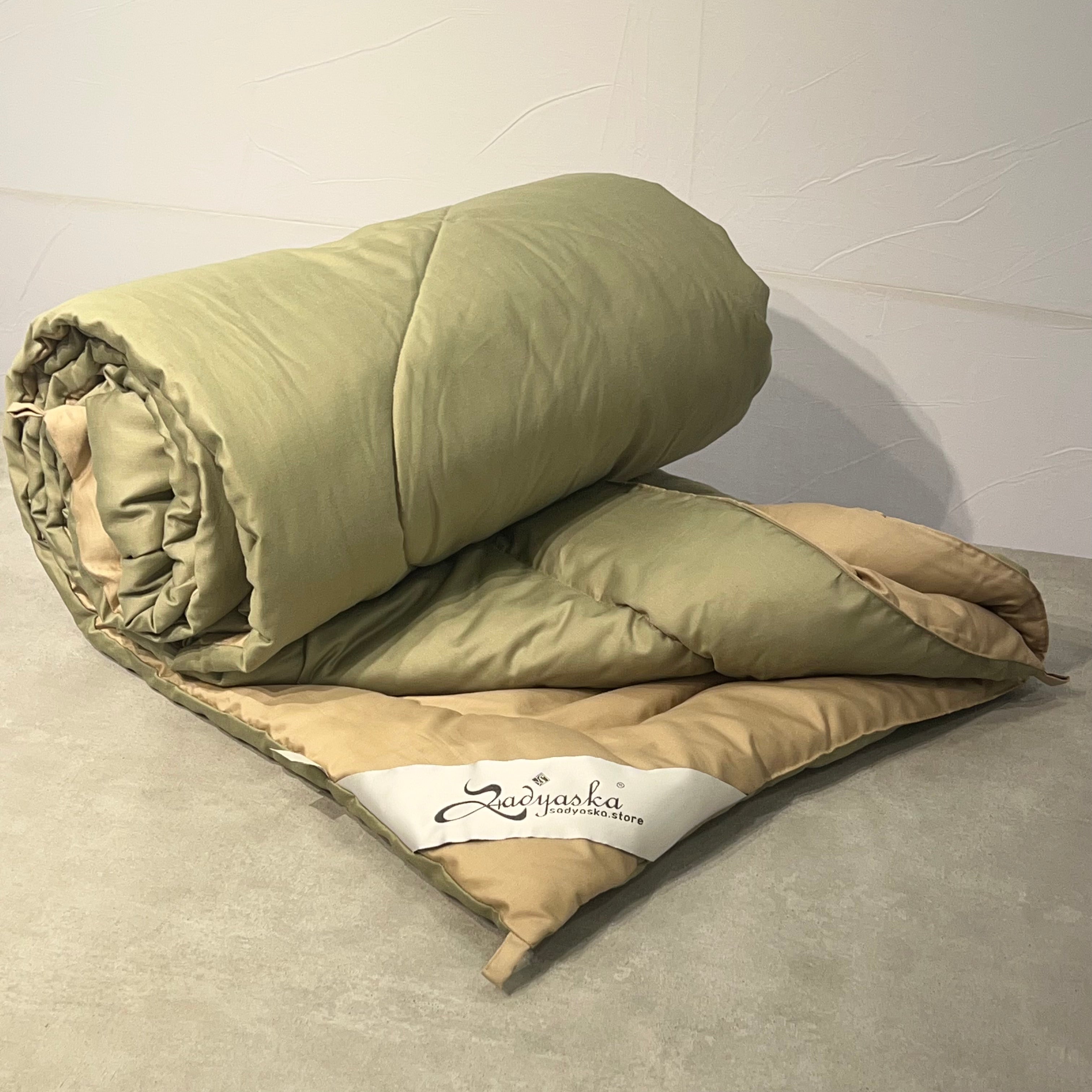 Forest Green and Sand 1000TC Cotton Rich Reversible Downfill Quilt
