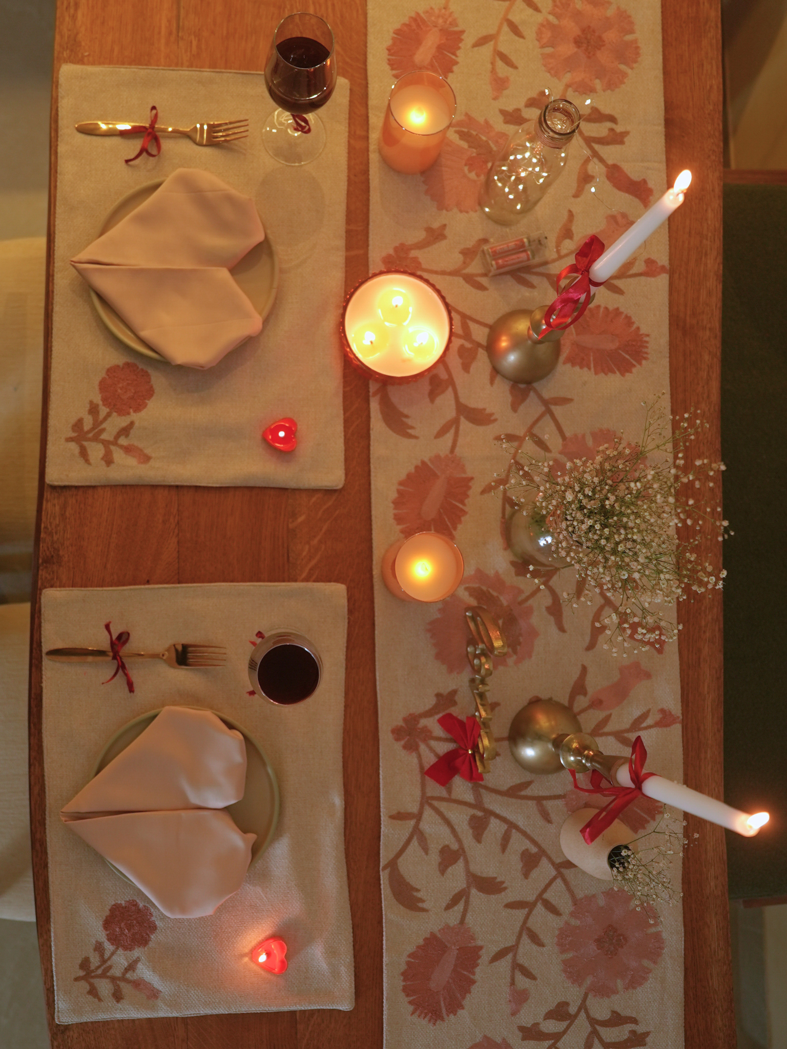 Floral Beige Table Linen - Set of 2 Placemats & 2 Napkins