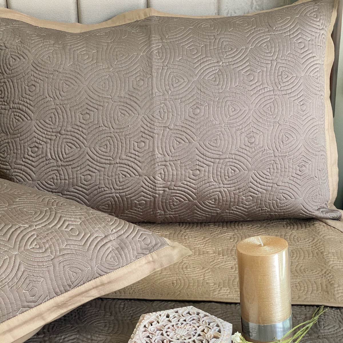 REVERSIBLE BEDSPREAD