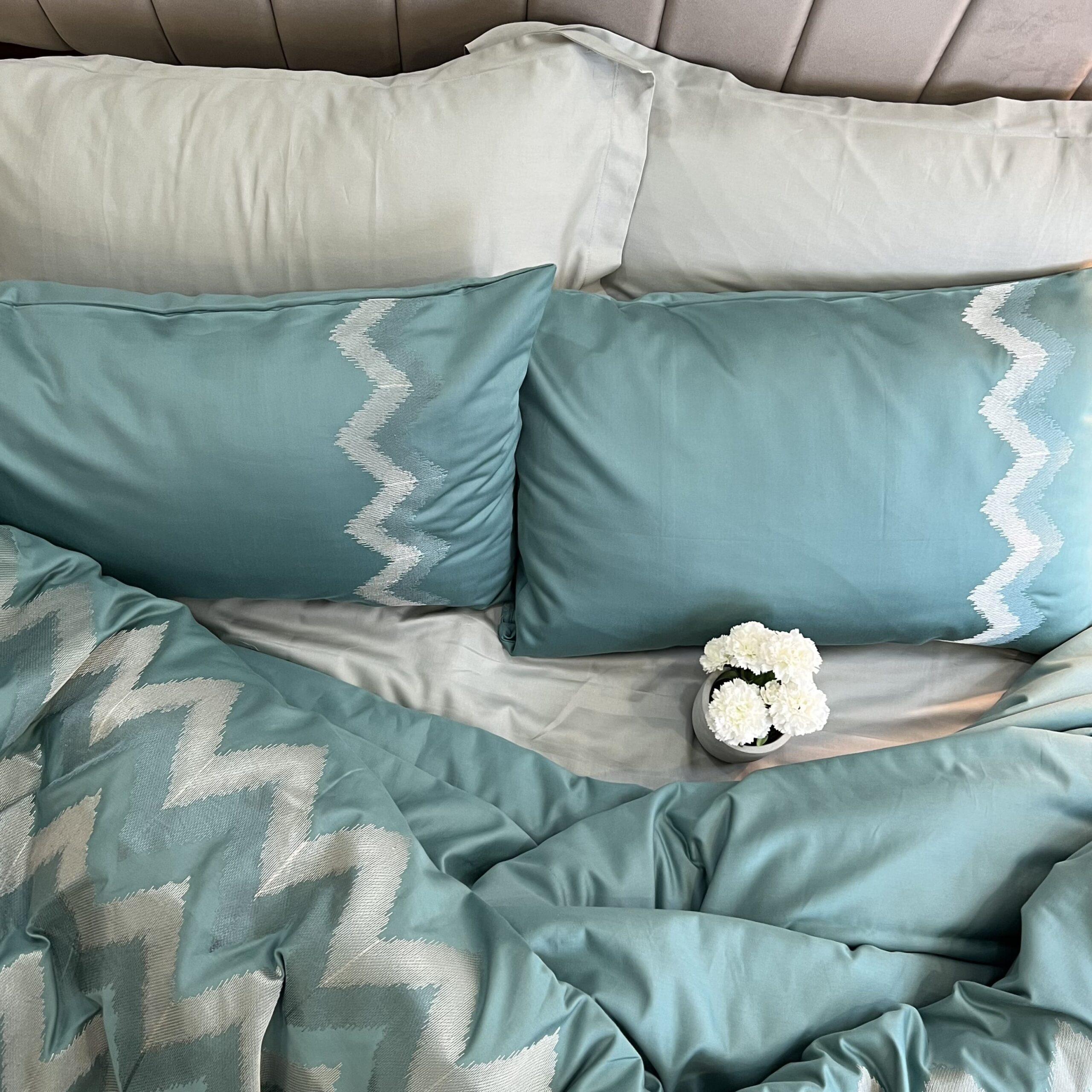 Crest Turquoise Syona Duvet Cover