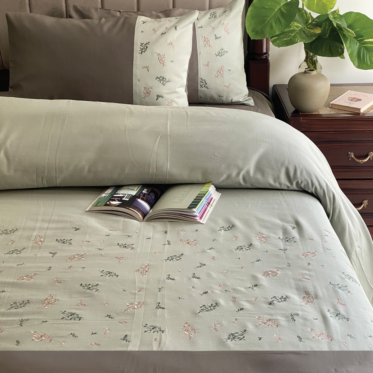 Lavish Sage Green and Olive Grey Mesmeric Duvet Cover
