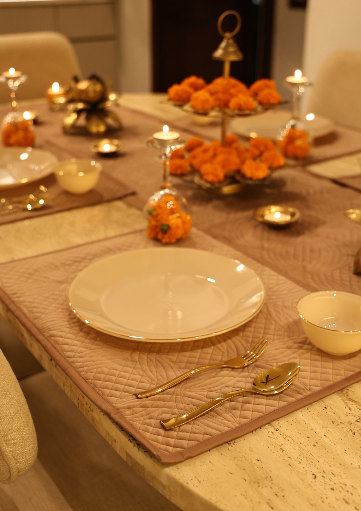 Lindo Buff Velvet Quilted Table Linen Set (7 PC Set)