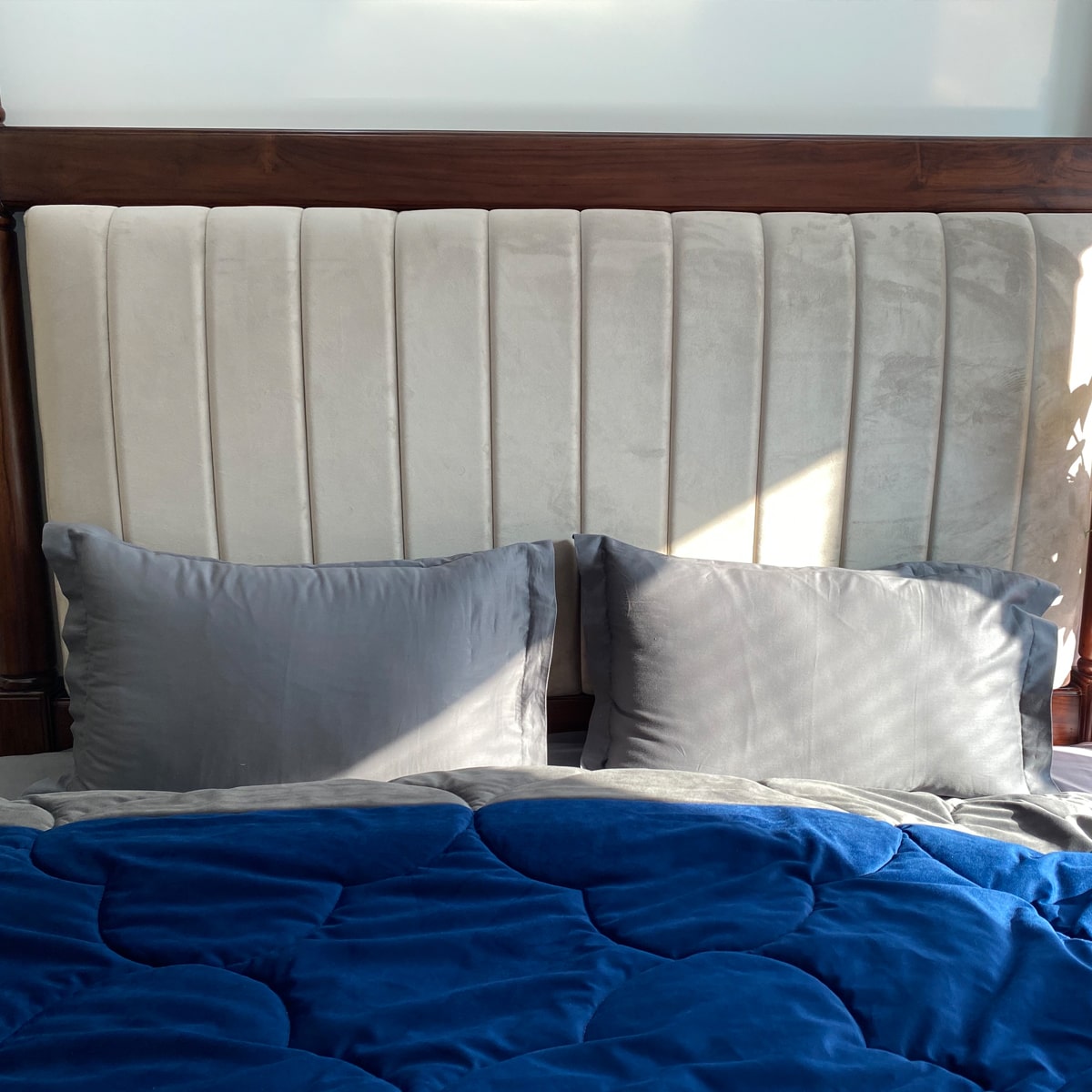 Extreme Winter Navy Dark Grey Velvet Quilt (350 GSM)