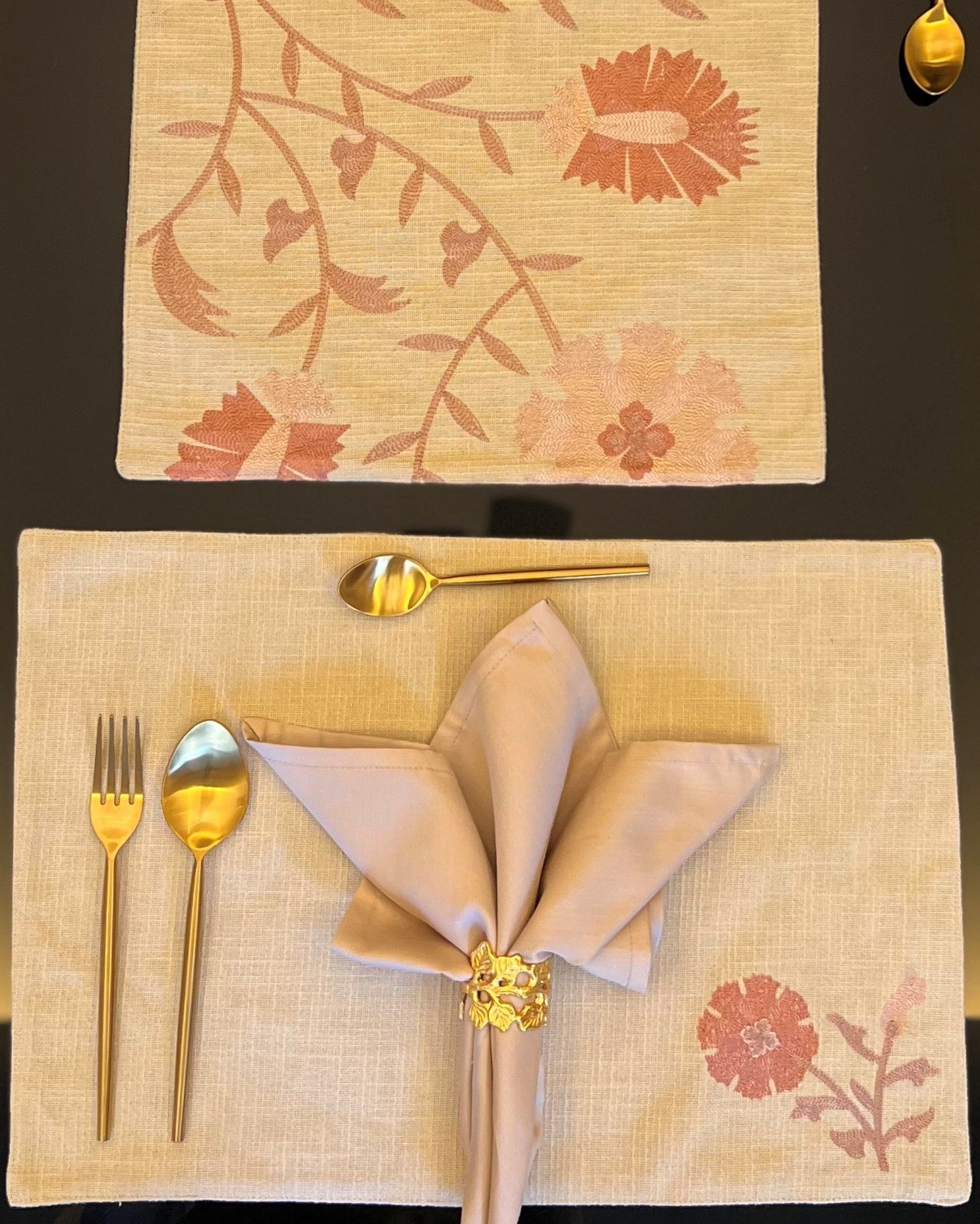 Floral Beige Table Linen - Set of 2 Placemats & 2 Napkins