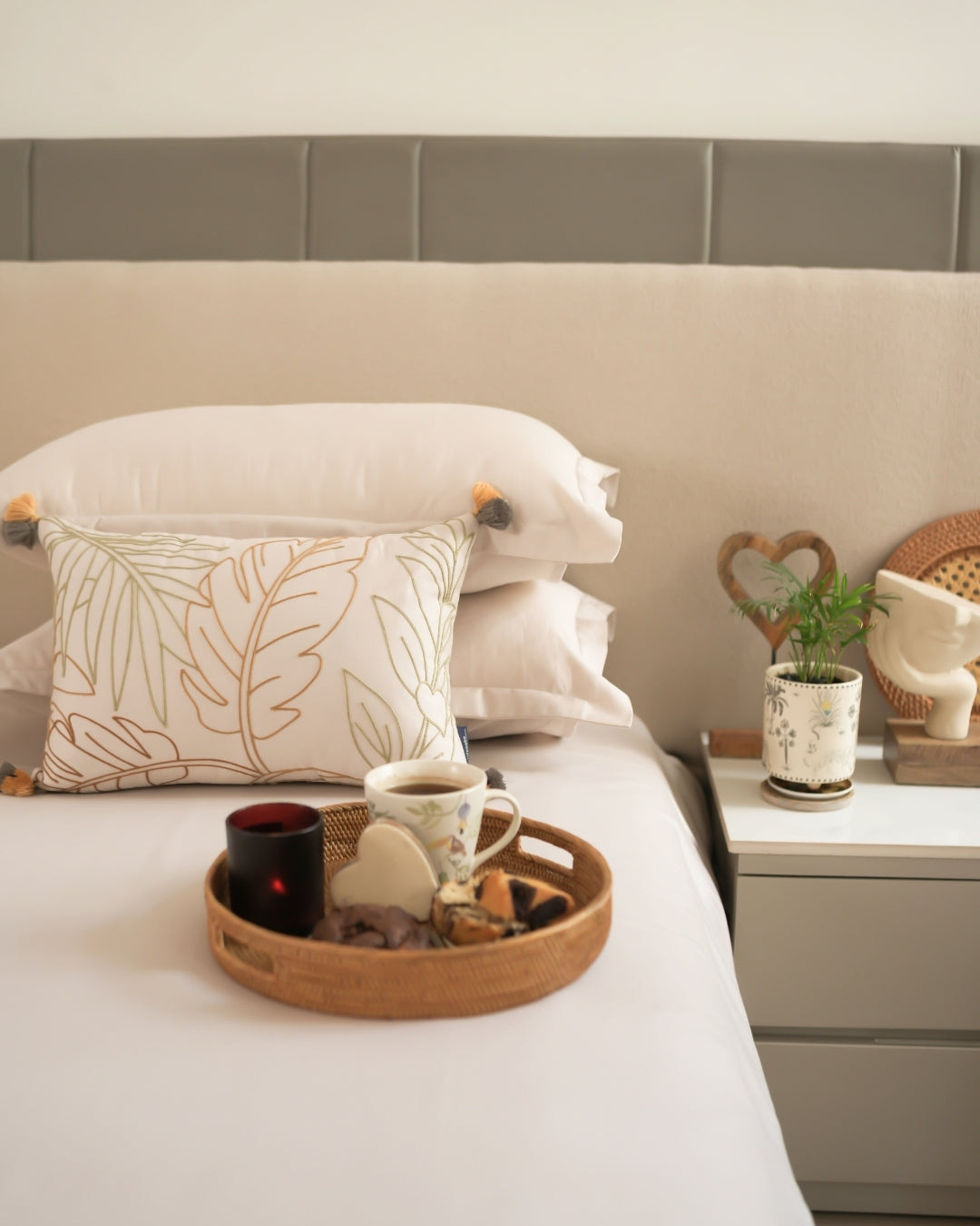 Clara Ivory 1000TC Cotton Rich Lorenza Bedsheet Set in Gift Box (5 PC Set)