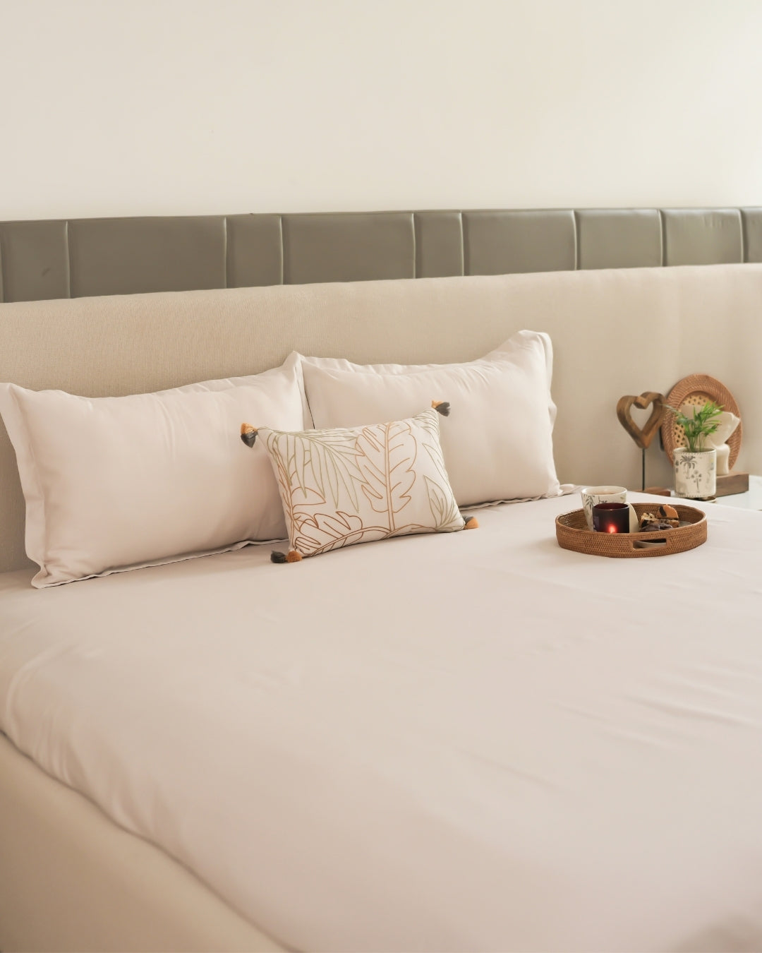 Clara Ivory 1000TC Cotton Rich Lorenza Bedsheet Set in Gift Box (5 PC Set)