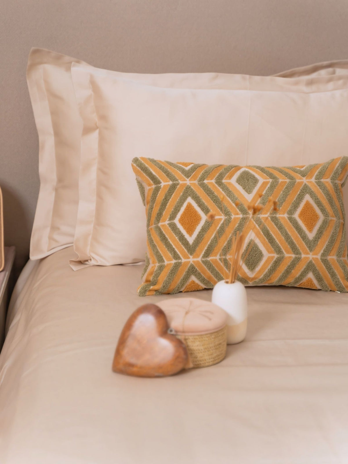 Diamora Oats Beige Treasure Bedsheet Set