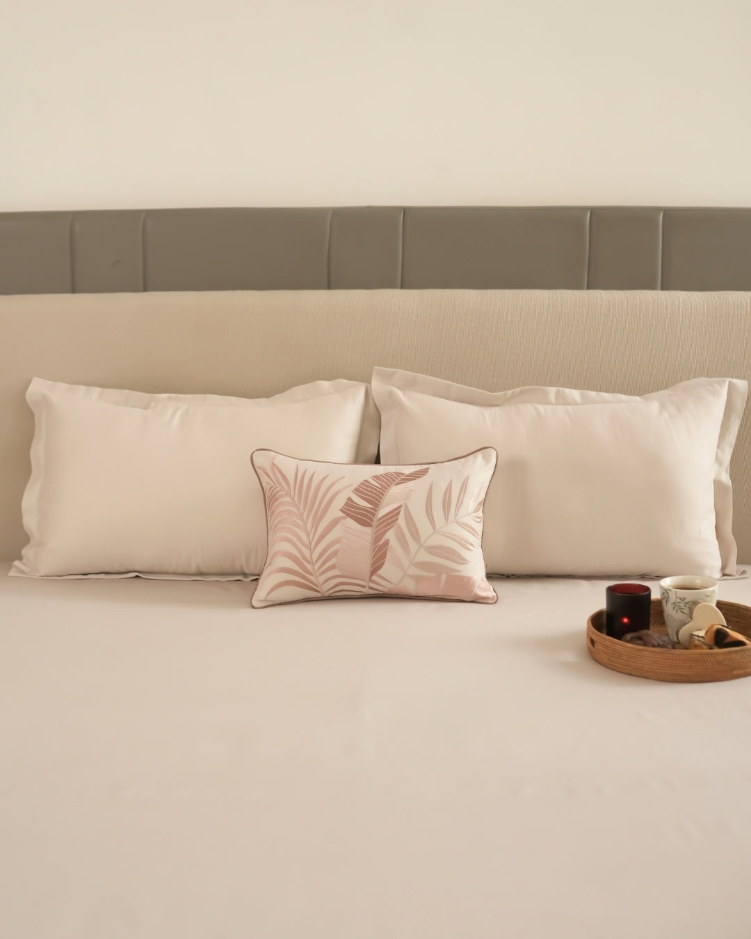 Palmea Ivory 1000TC Cotton Rich Lorenza Bedsheet Set in Gift Box (5 PC Set)