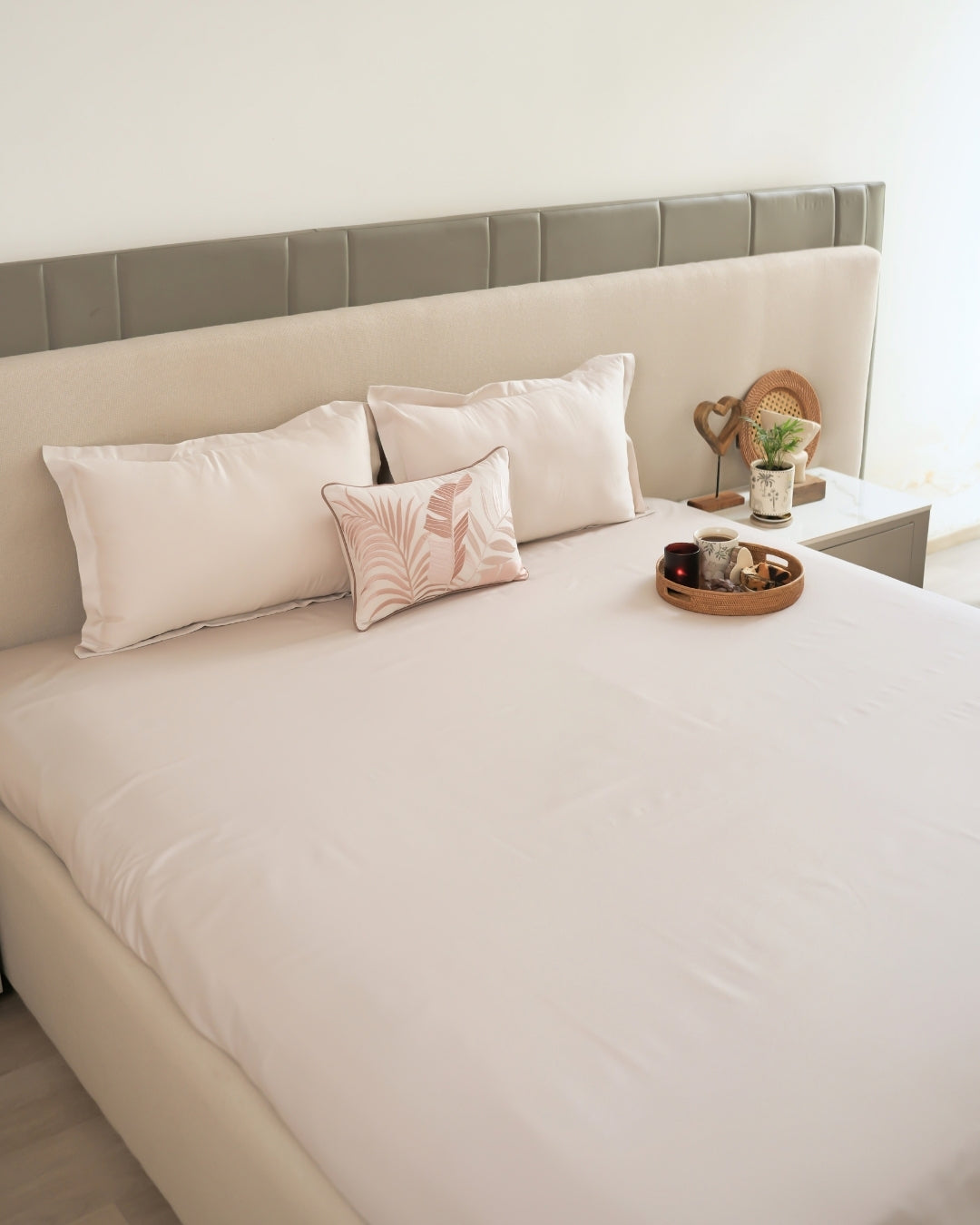Palmea Ivory 1000TC Cotton Rich Lorenza Bedsheet Set in Gift Box (5 PC Set)