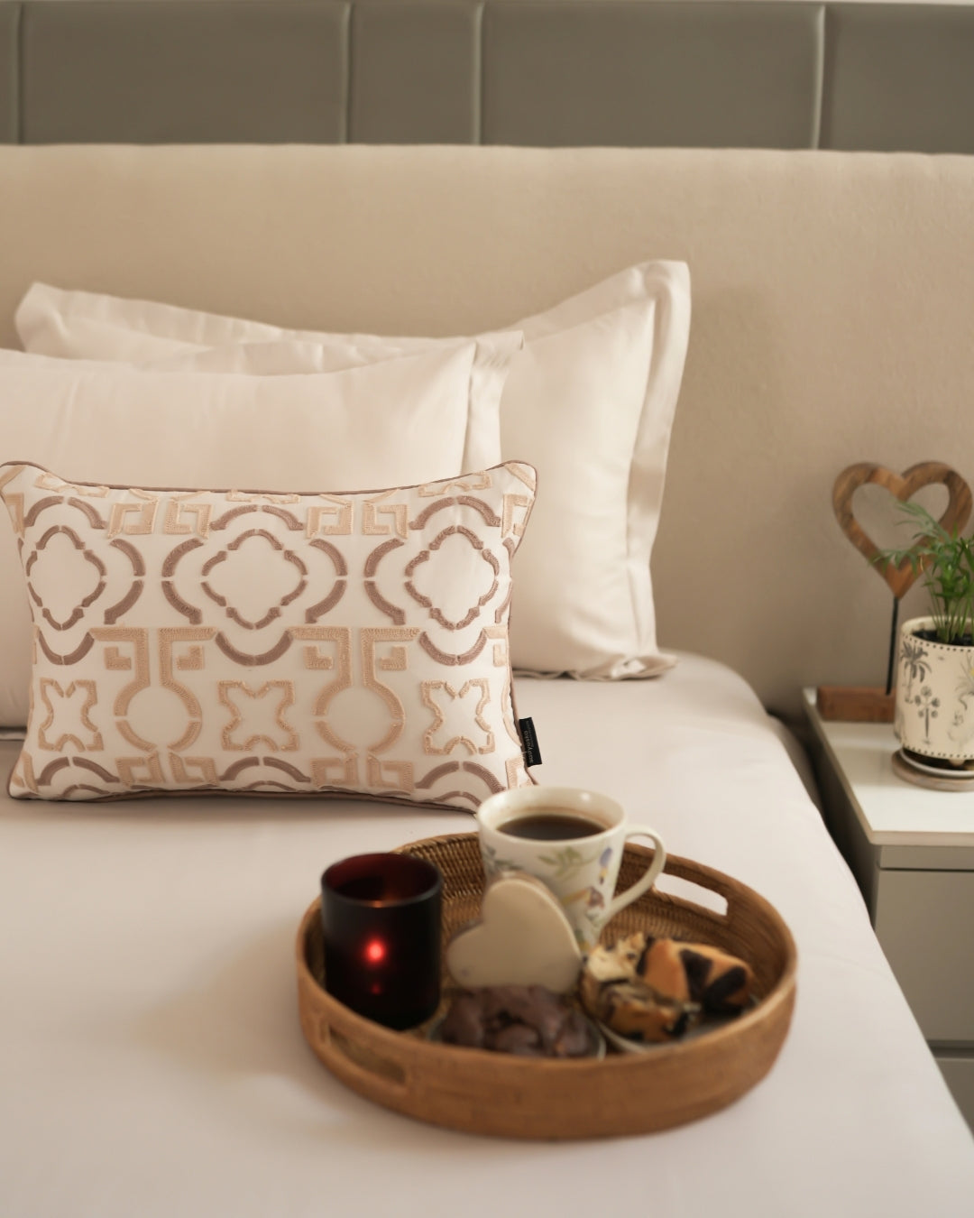 Zyra Ivory 1000TC Cotton Rich Lorenza Bedsheet Set in Gift Box (5 PC Set)