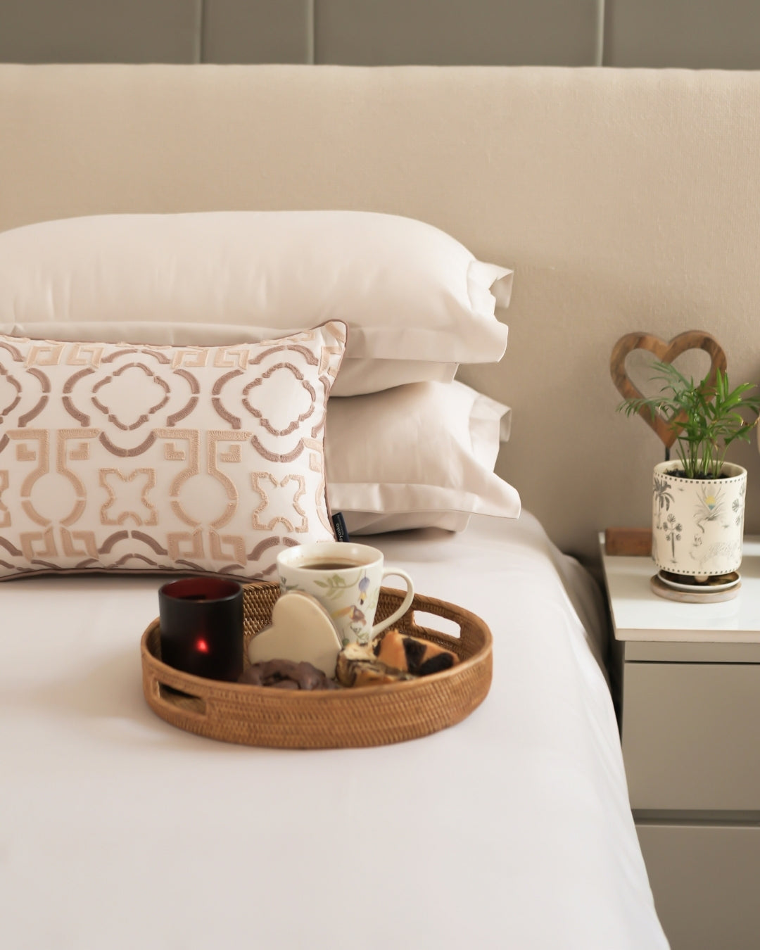 Zyra Ivory 1000TC Cotton Rich Lorenza Bedsheet Set in Gift Box (5 PC Set)