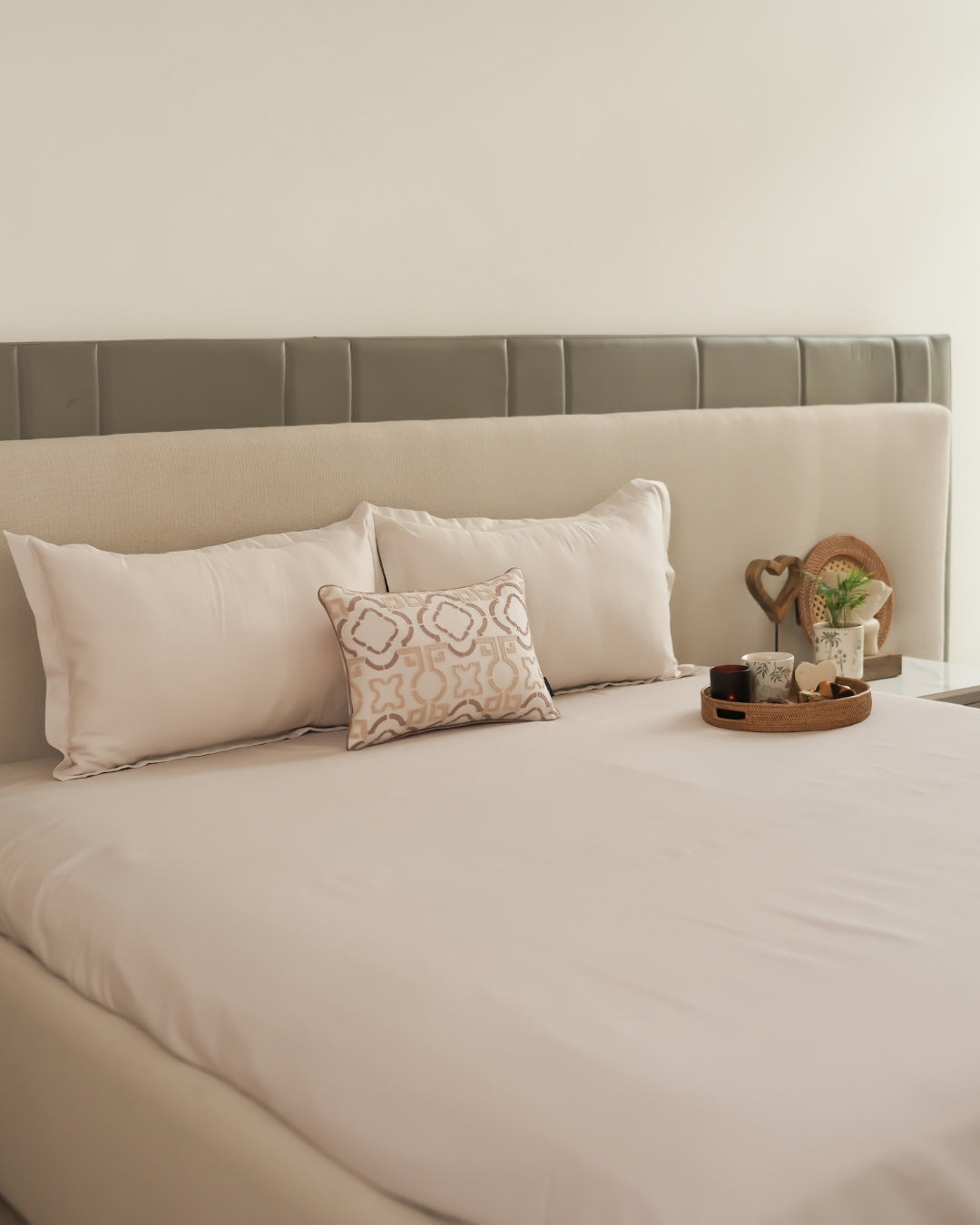 Zyra Ivory 1000TC Cotton Rich Lorenza Bedsheet Set in Gift Box (5 PC Set)