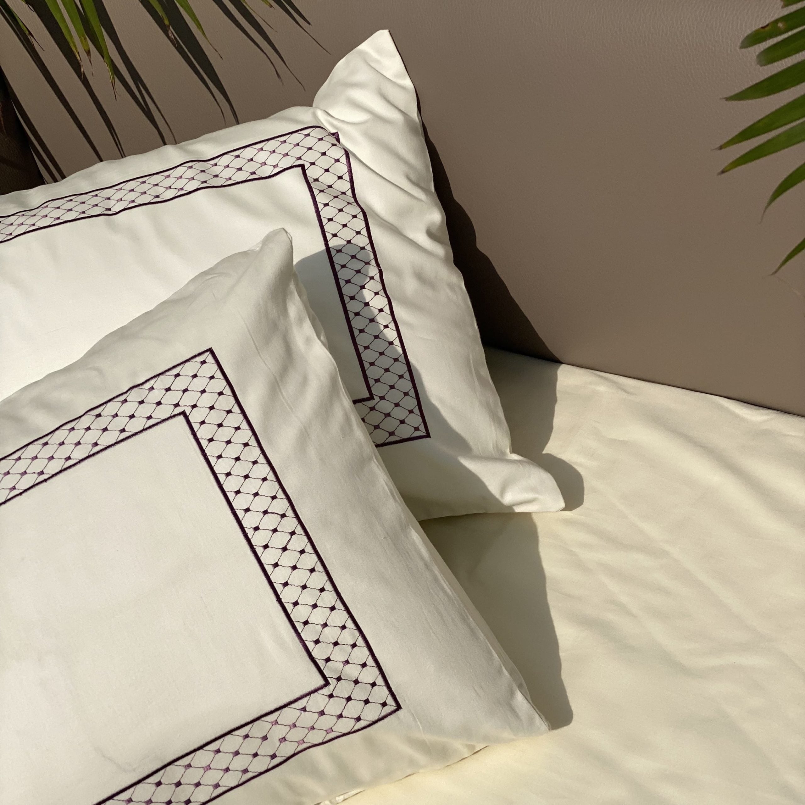 Checks Ivory Mauve Dreams Bedsheet