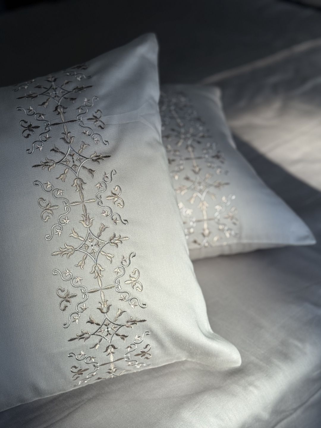 Luna Silver Dreams Bedsheet Set