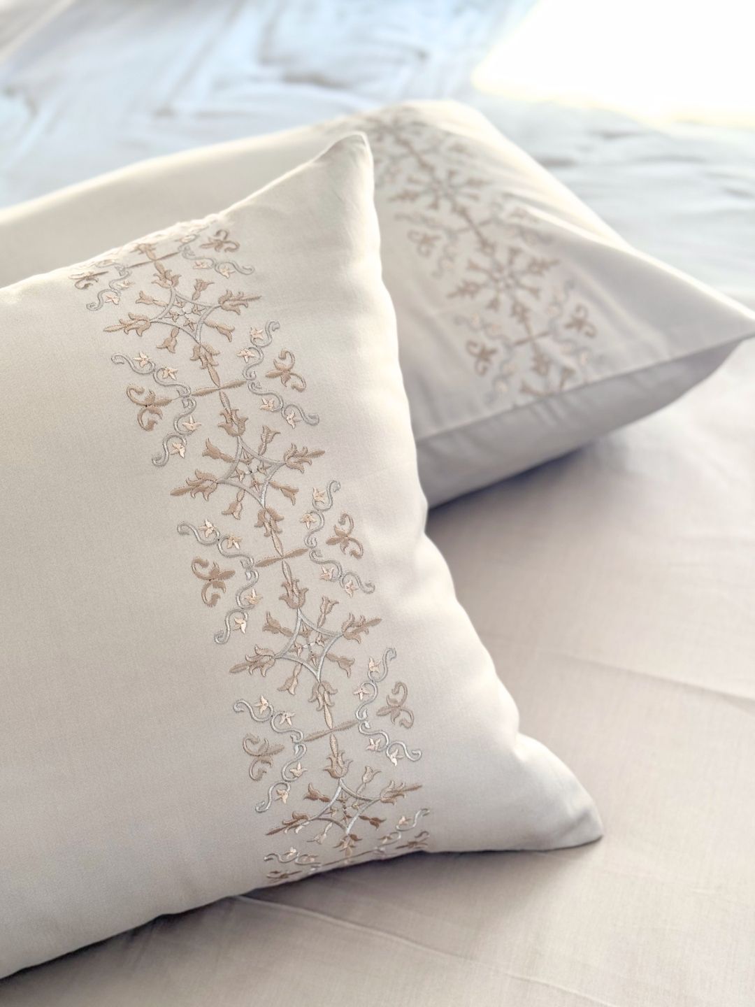 Luna Silver Dreams Bedsheet Set