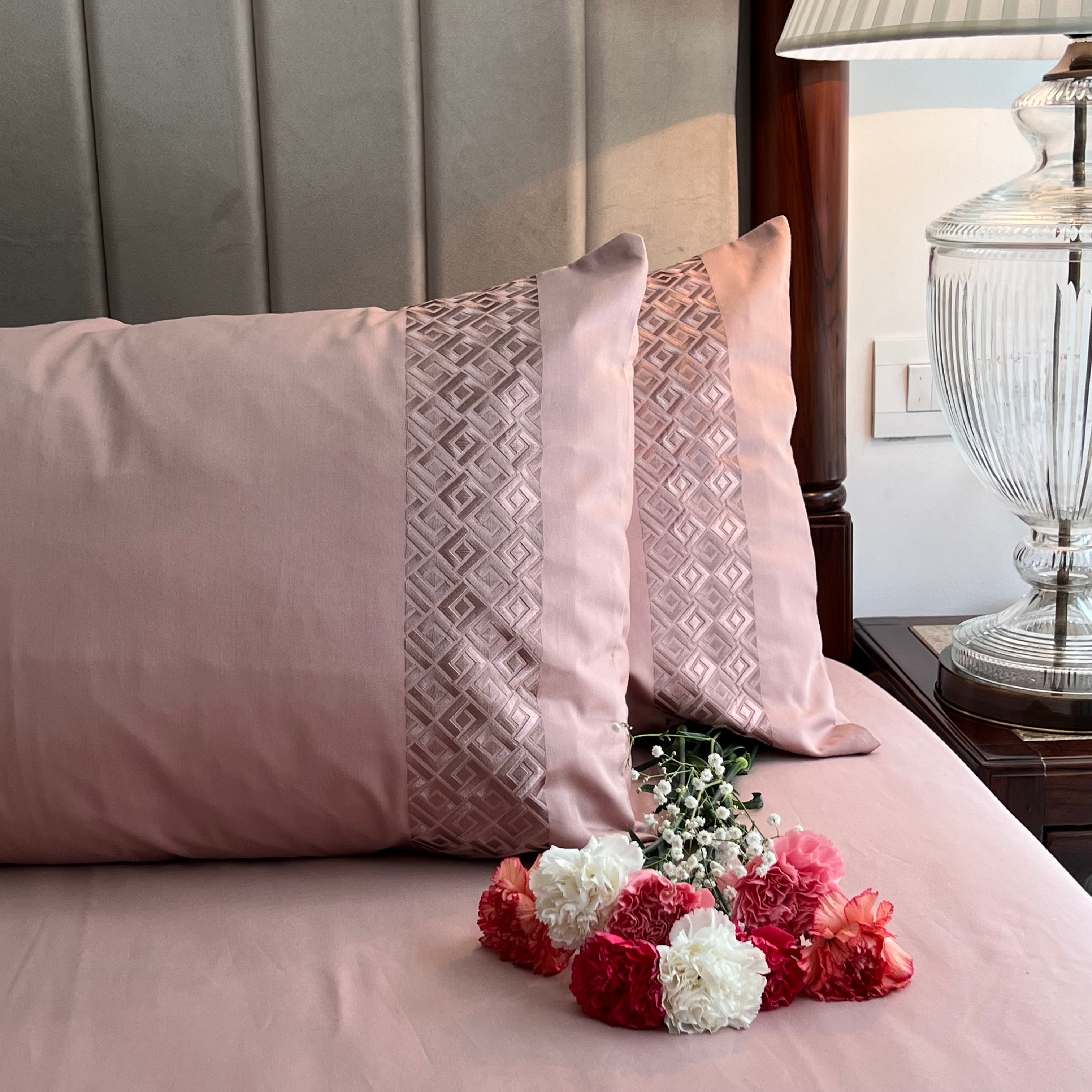 Squarish Rose Dreams Bedsheet