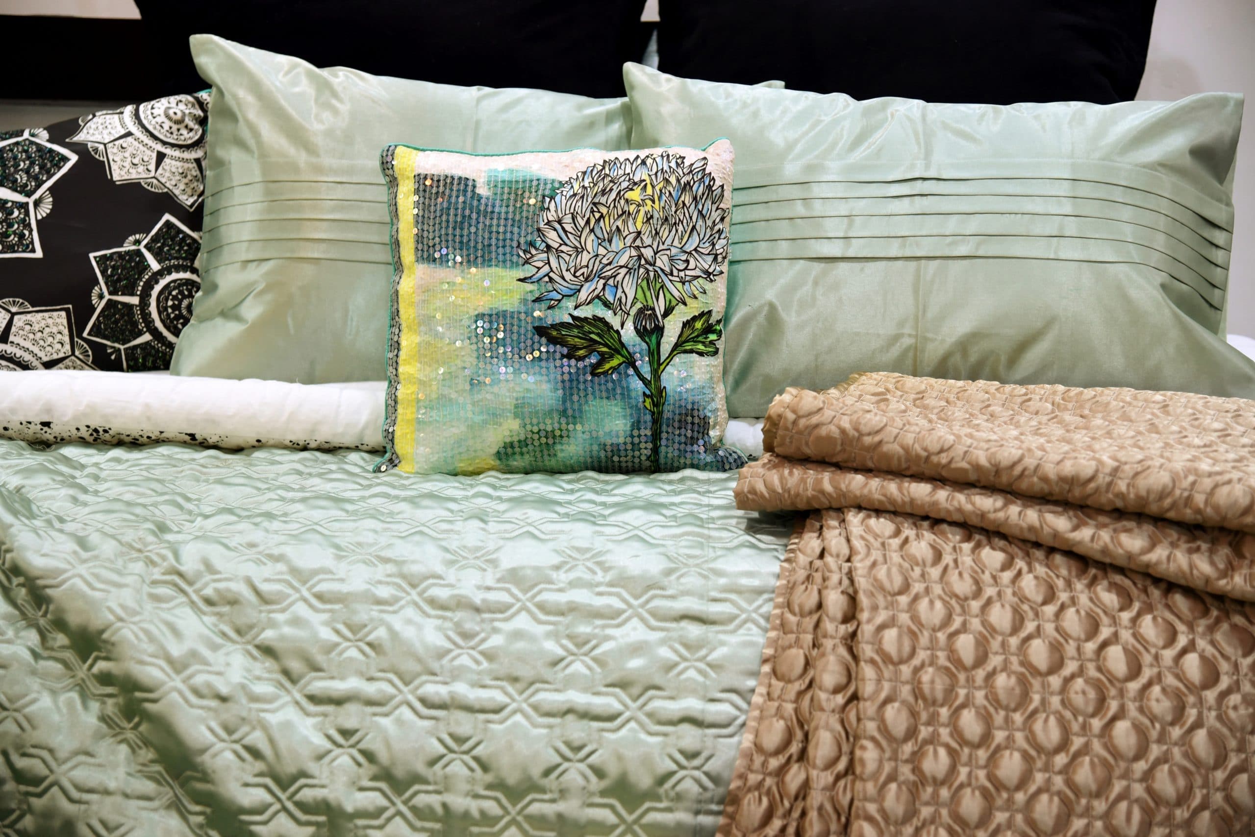 Cotton Soft luxury bedding Bed sheet and Pillows