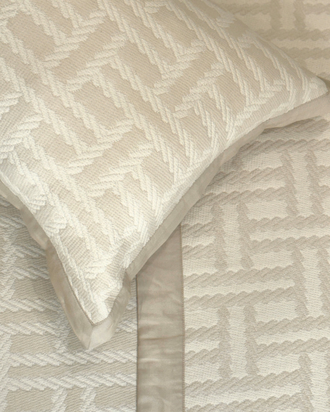 Arco Ivory Cotton Jacquard Bedspread Set
