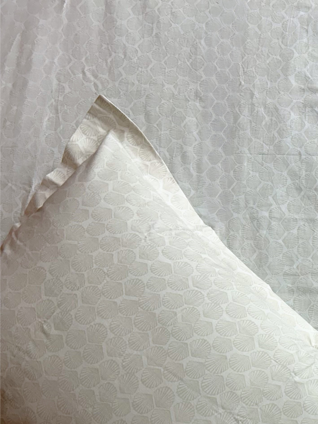 Sea Shells Grey Printed Cotton Bedsheet Set