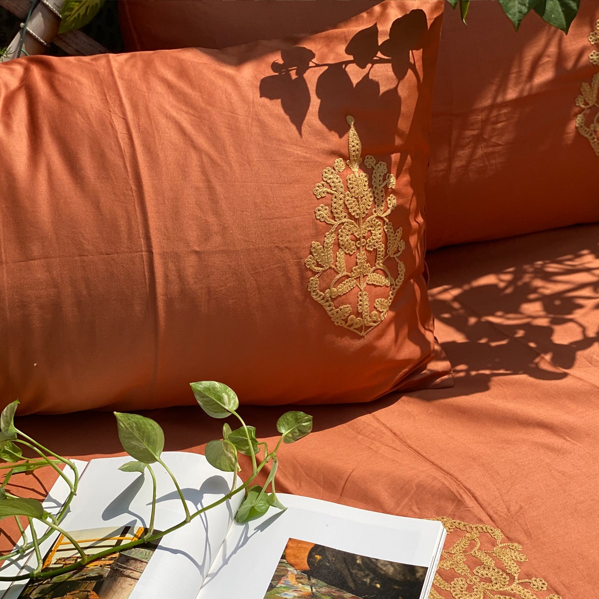 Bella Flores Rust Duvet Cover Set