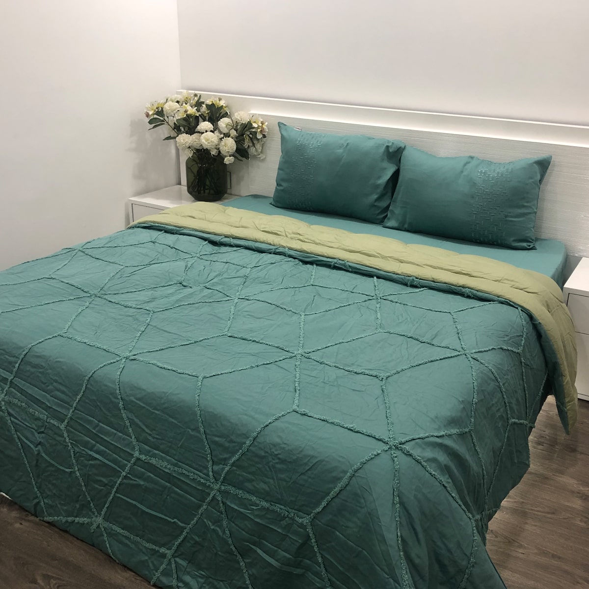 Tufted Double Bed Cotton Turquoise Reversible Quilt