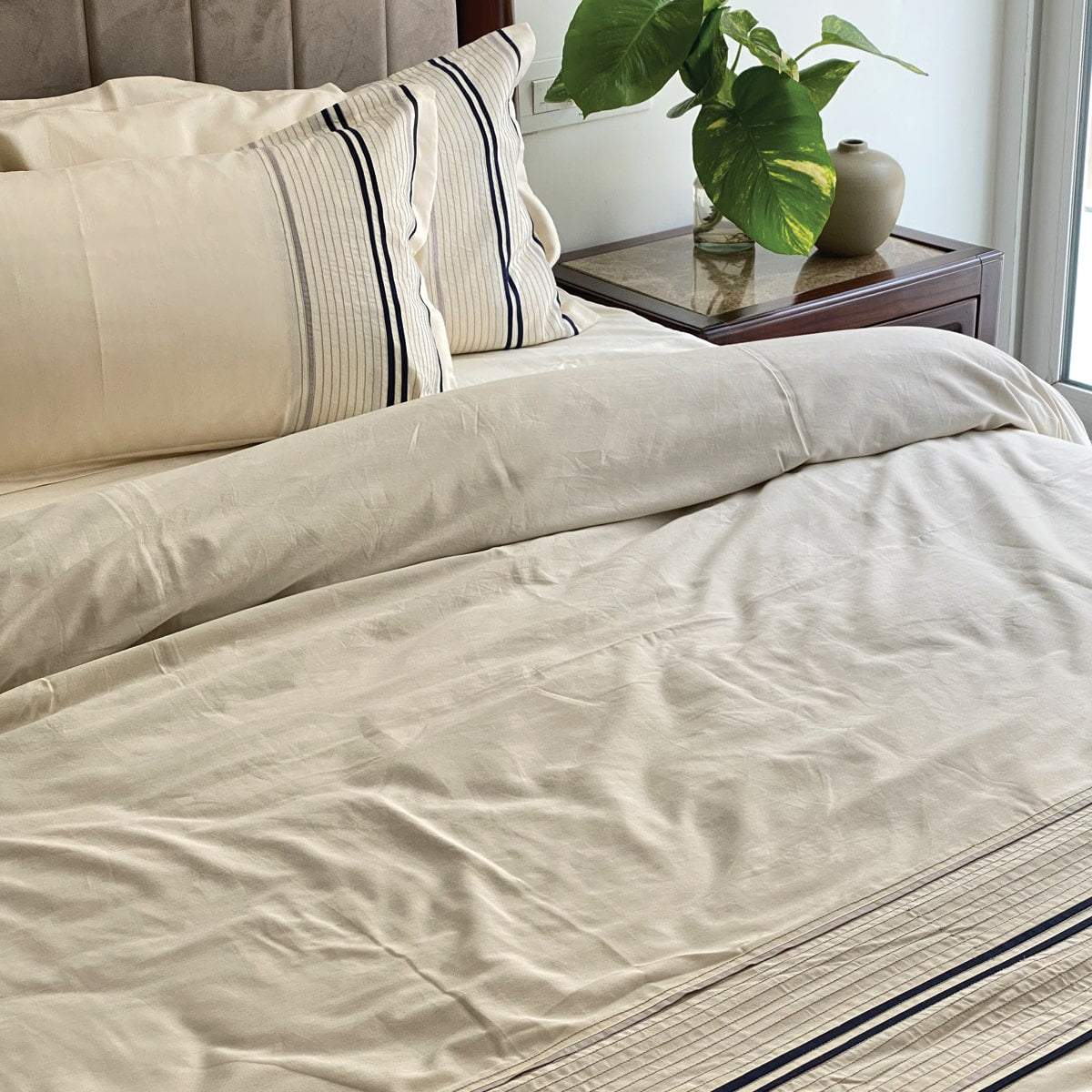 Linear Ivory Dreams Duvet Cover Set