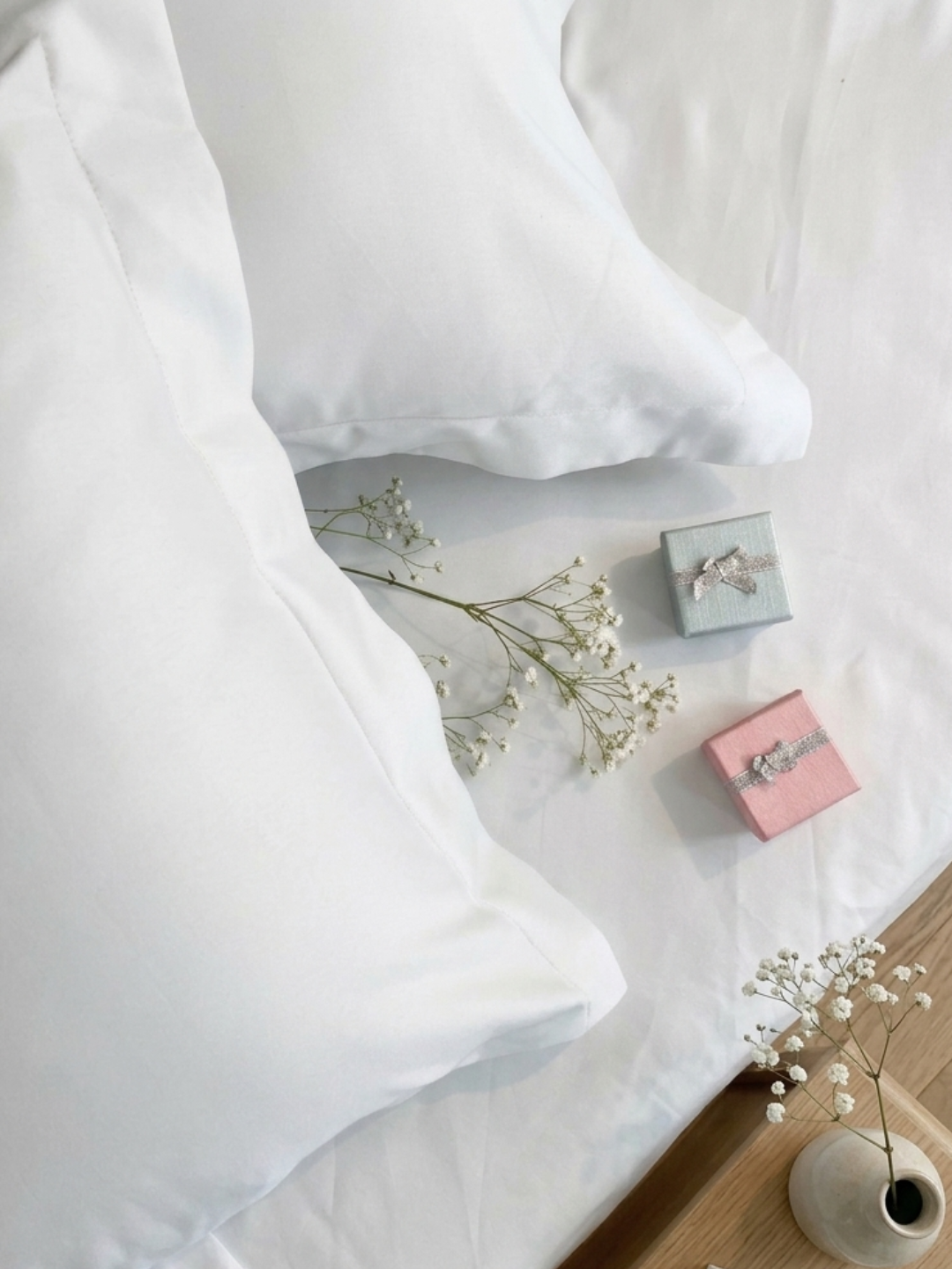 Luxe White Bedsheet