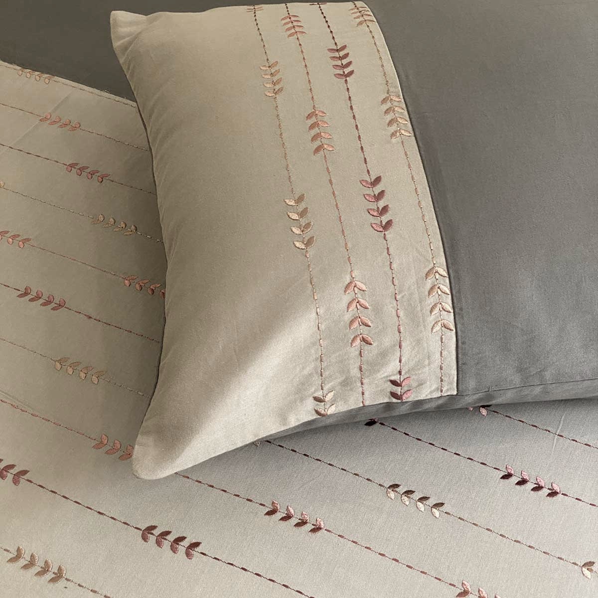 Petal Grey and Dark Grey Mesmeric Duvet Cover Set