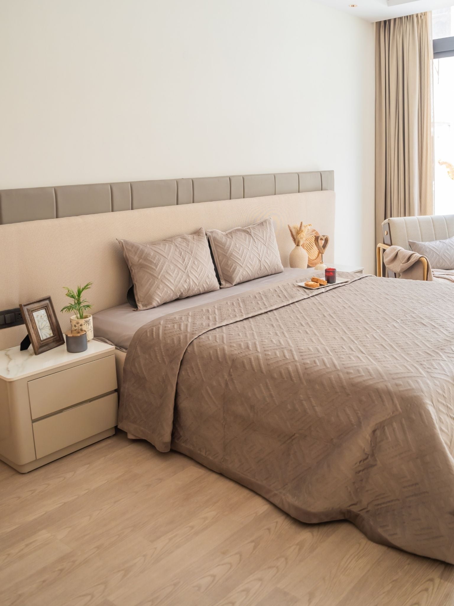 Seoul Silver Velvet Bedspread Set