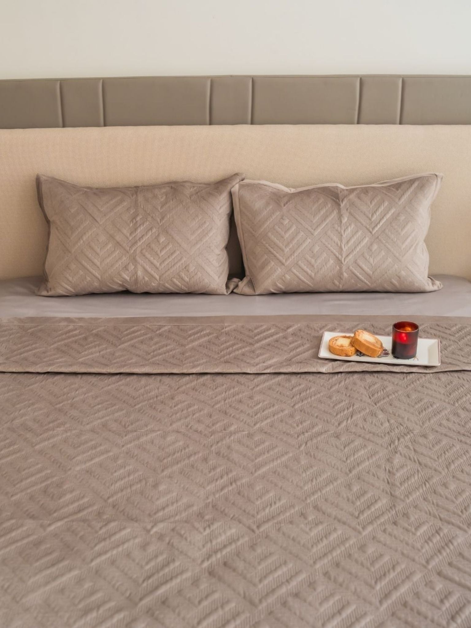 Seoul Silver Velvet Bedspread Set