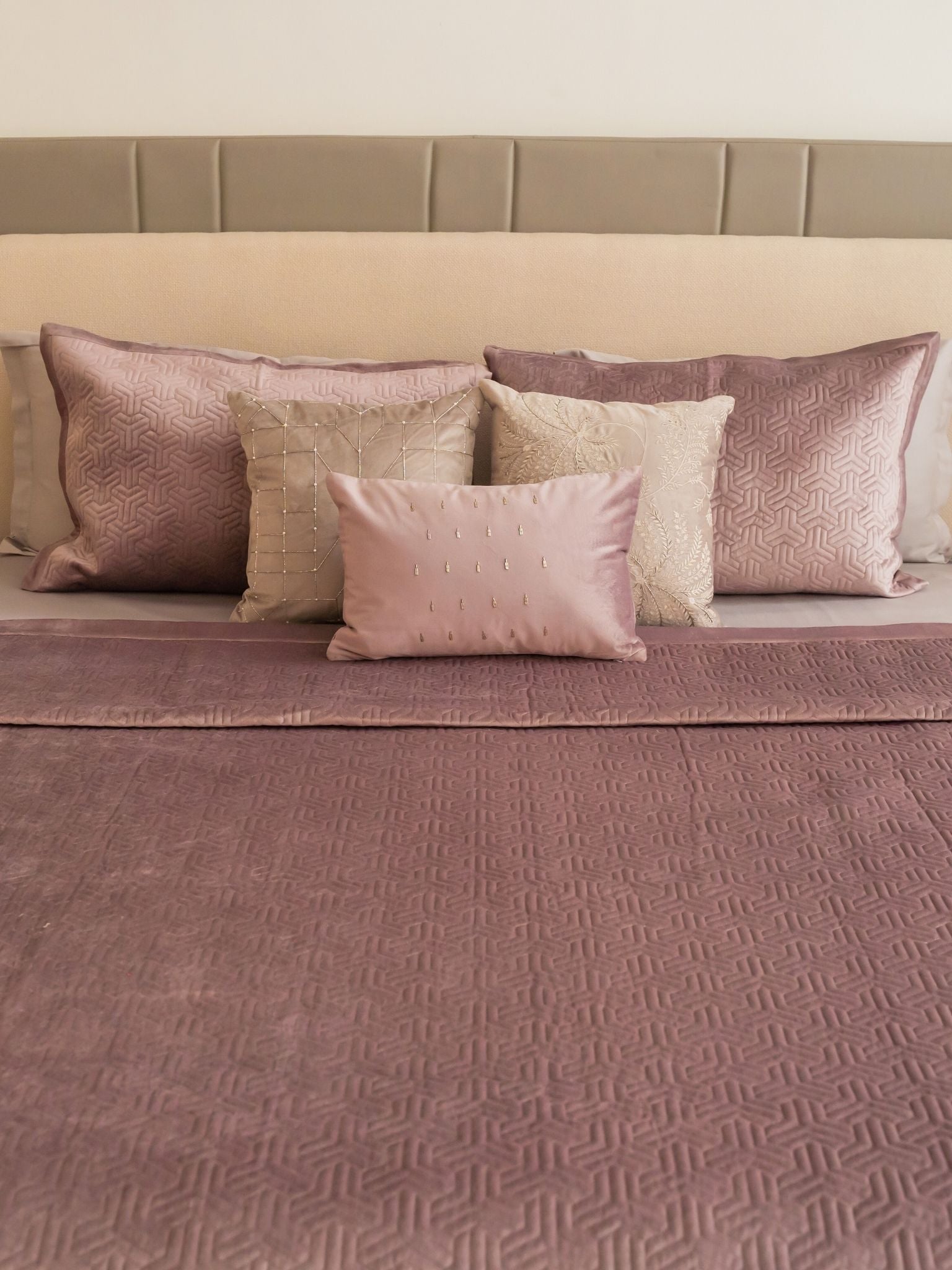 Zayne Lilac Velvet Trousseau Set (10 PC Set)