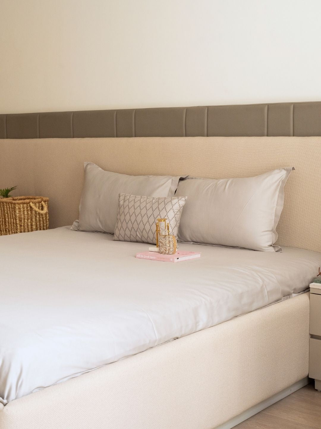 Solasta Pearl Grey Treasure Bedsheet Set