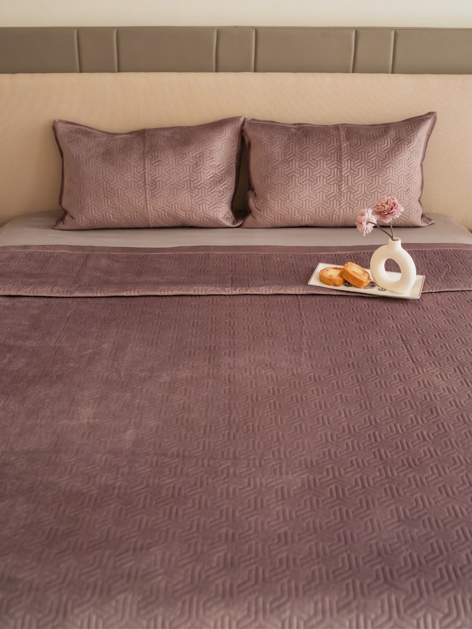 Zayne Lilac Velvet Bedspread Set