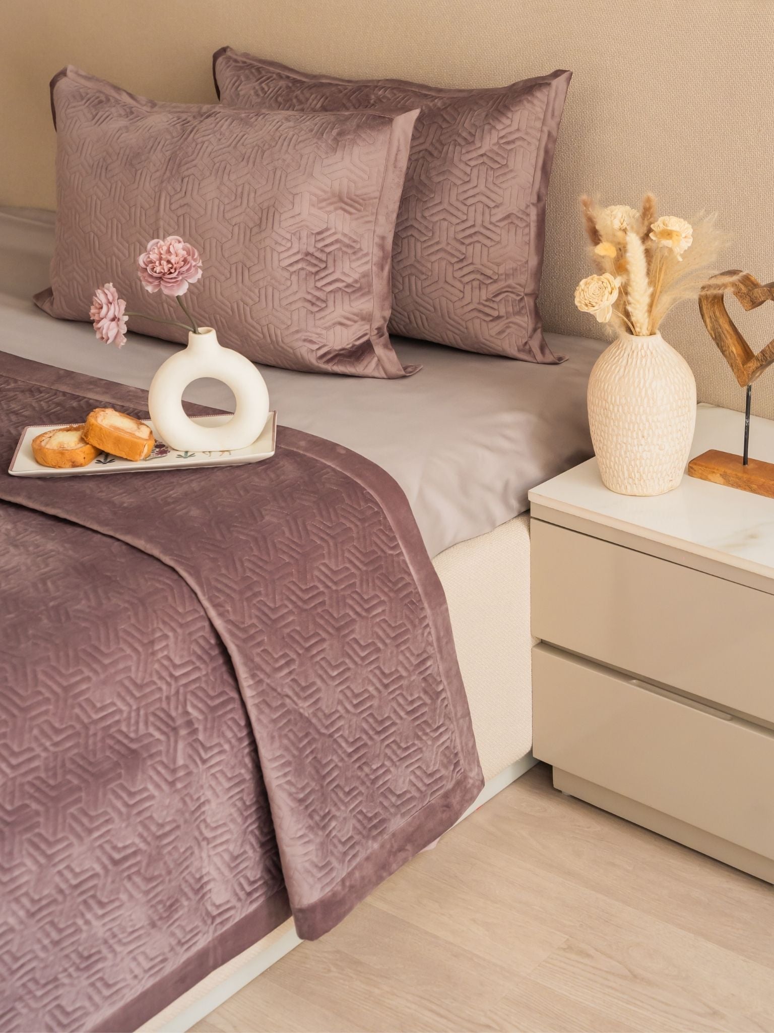 Zayne Lilac Velvet Bedspread Set