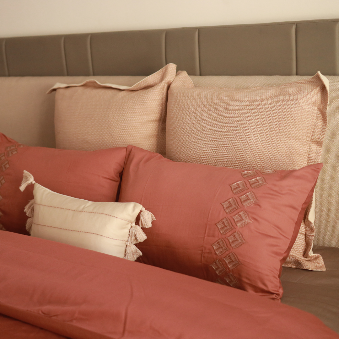 Inaya Dusty Rose Woven Throw with Euro Shams