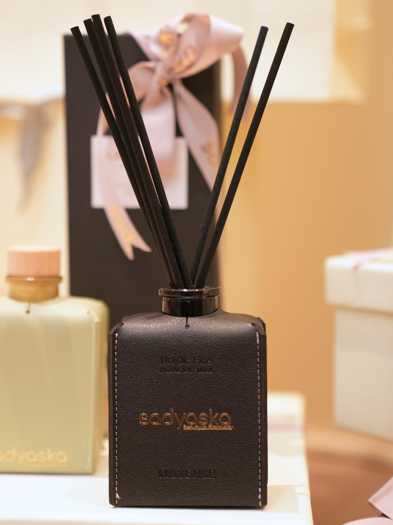 Sadyaska Nordic Pine Home Perfume Diffuser -Black Leather