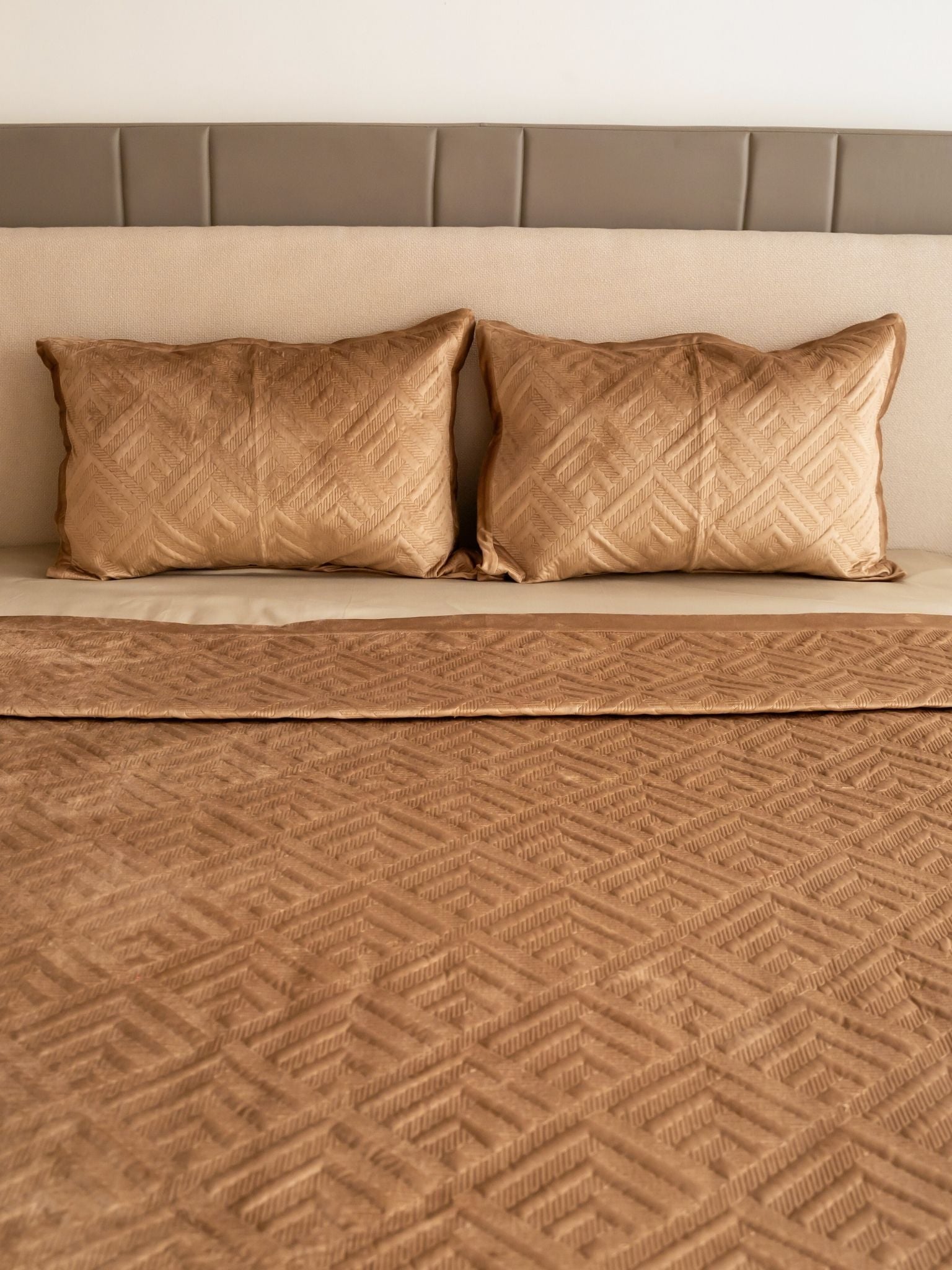 Seoul Camel Velvet Bedspread Set