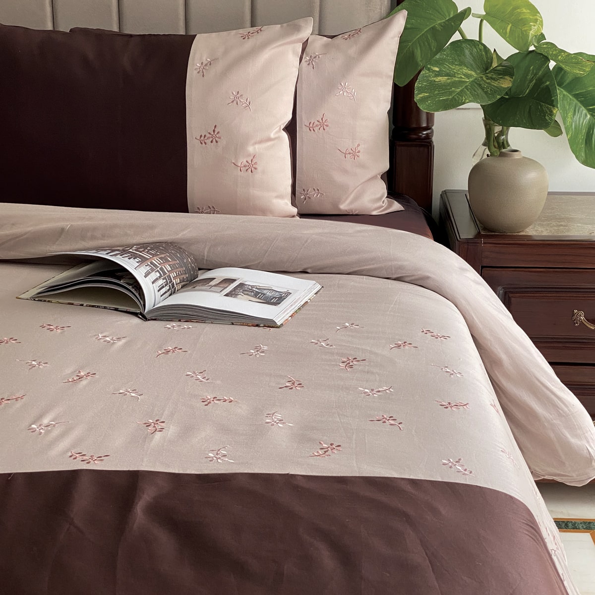 Daisy Buff and Coffee Mesmeric Duvet Cover Set