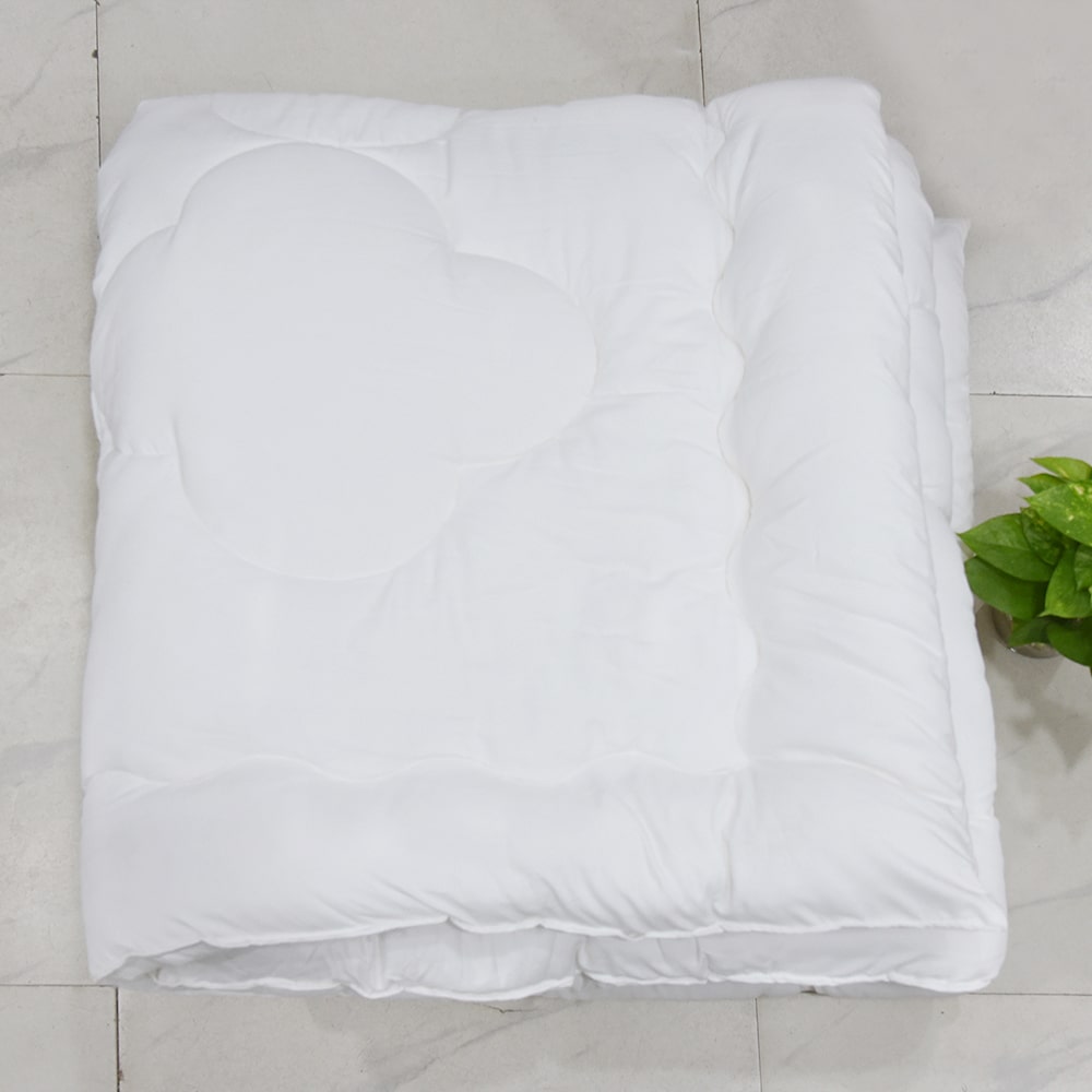 White 300TC Cotton Double Bed Medium All-Weather Quilt